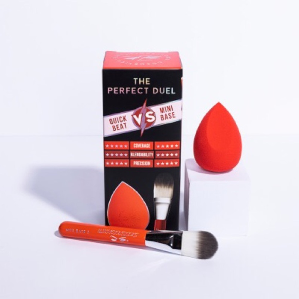 The Perfect Duel: Foundation Travel Set, Brush and Beauty Blender - Picture 3 of 4